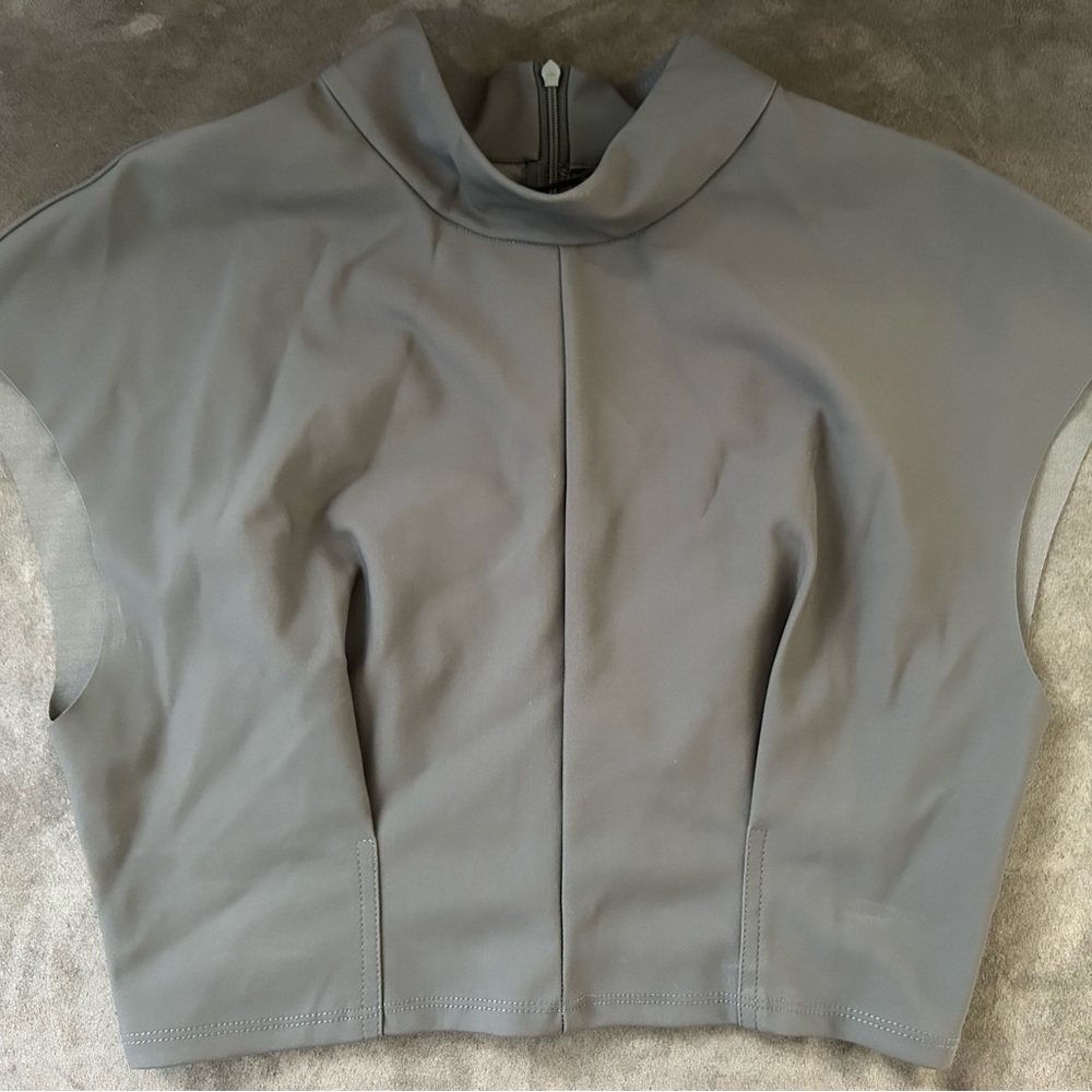 Zara Gray crop Blouse- size Medium